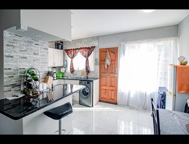 2 BEDROOM TOWNHOUSE FOR SALE IN ANNLIN